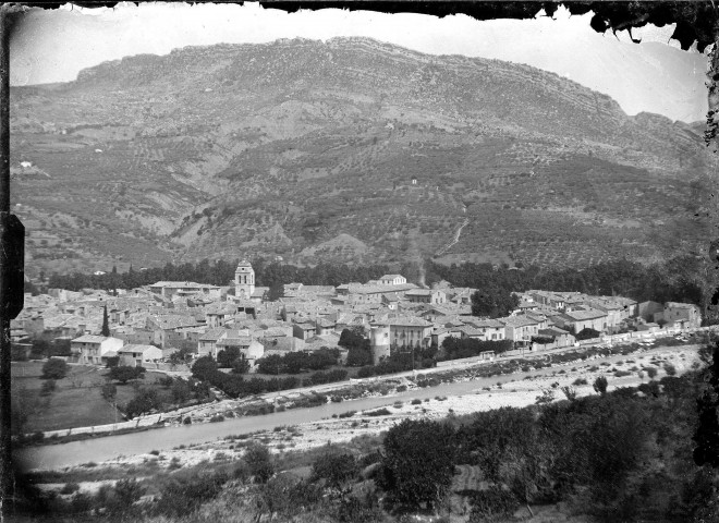 Buis-les-Baronnies.- Vue de la ville et de l'Ouvèze.