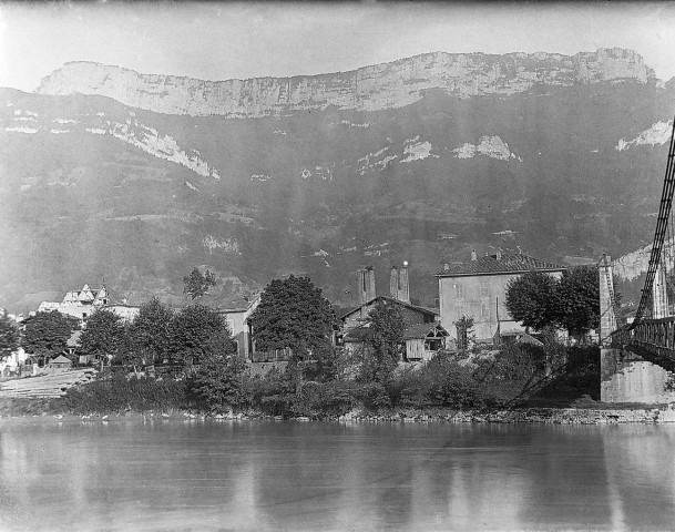 Saint-Gervais (Isère).- Vue du village et de l'Isère.