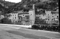 Pontaix. - Vue générale du village, au centre le temple.