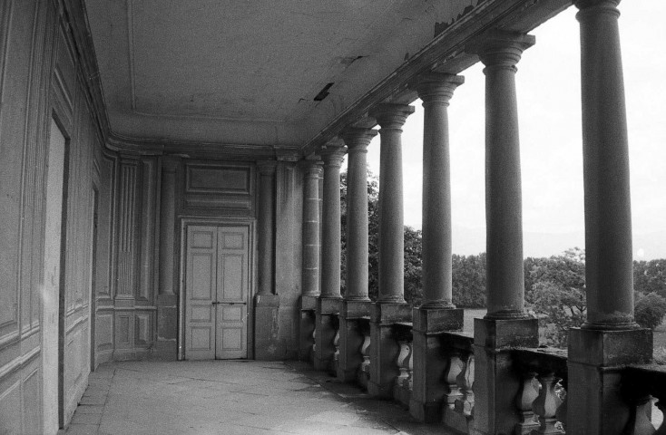 Triors.- La galerie de l'aile sud-ouest du château.