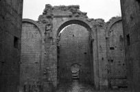 Aleyrac. - Le transept nord du prieuré Notre-Dame-la-Brune, ruiné en 1385.
