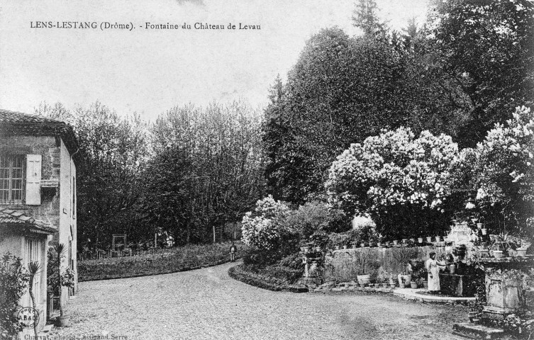 La fontaine du château de Levaux.