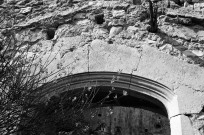 La Bâtie-Rolland.- Détail du porche sud de la chapelle Saint-Roch.