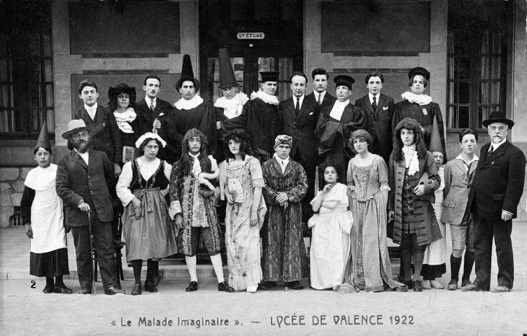 Valence.- Les élèves du Lycée Émile Loubet ayant interprété la pièce de Molière, le Malade imaginaire.