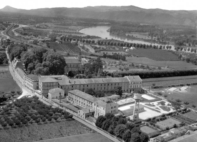 Tain-l'Hermitage.- Vue aérienne de l'établissement médical de la Teppe.