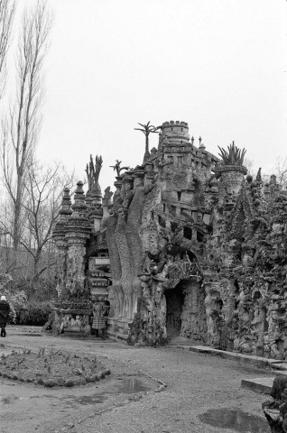 Hauterives.- Reportage sur le palais idéal du Facteur Cheval.