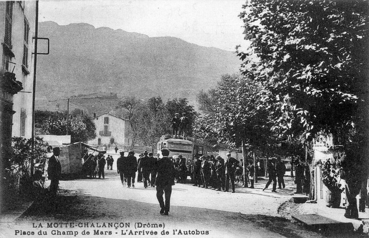 L'arrivée de l'autobus.