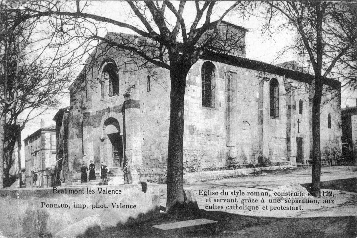 Église Notre-Dame servant, grâce à une séparation, aux cultes catholique et protestant.