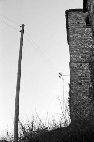 Gigors-et-Lozeron. - Poteau d'alimentation E.D.F. de l'église Saint-Pierre.