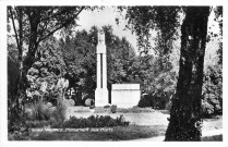 Le monument aux morts a été inauguré le dimanche 24 mars 1929, il est l'œuvre de l'architecte Henri Joulie et du sculpteur Gaston Dintrat.