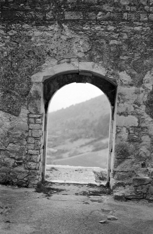 Marsanne. - Le porche de l'ancienne église Saint-Félix.