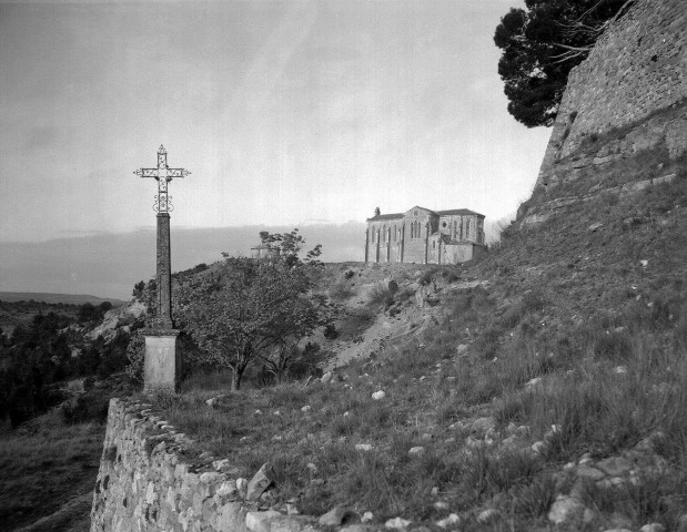 Roussas.- La chapelle Saint-Joseph.