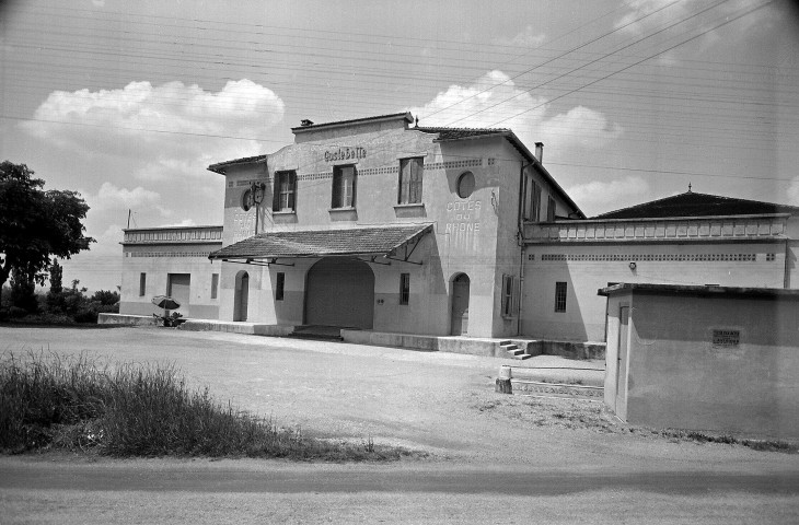 Tulette.- La coopérative Costebelle fondée en 1925.