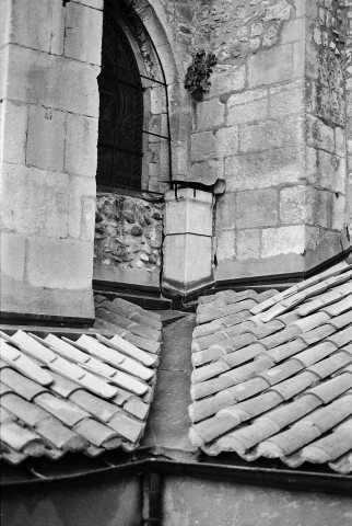 Donzère. - Détail de la couverture de la sacristie de l'église Saint-Philibert.