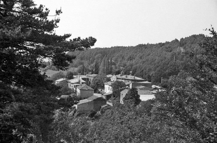 Eyzahut. - Vue générale du village.