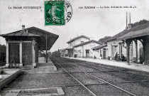 Train arrivant en gare.