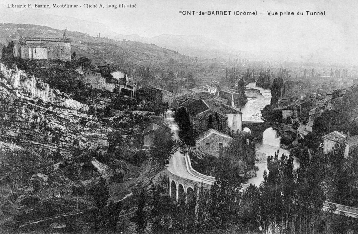 Pont-de-Barret.- Vue du village et du Roubion.