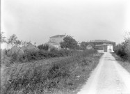 Charols. - La Viennoise, la mairie et les écoles.