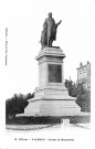 Statue de Jean Pierre Bachasson, comte de Montalivet, installé en septembre 1895.