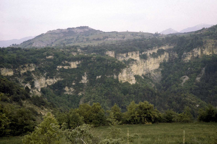 Diois.- Route de Lesches à Beaumont-en-Diois.