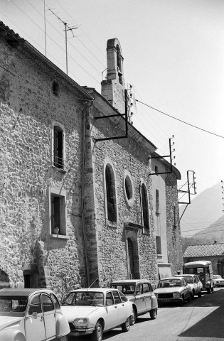 Vesc. - L'église Saint-Pierre.