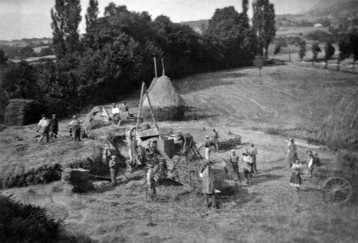 Vaunaveys-la-Rochette.- Moisson à Chaffin, quartier de Vaunaveys.