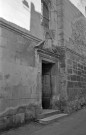Grignan. - Porte d'accès de la sacristie de la collégiale Saint-Sauveur.