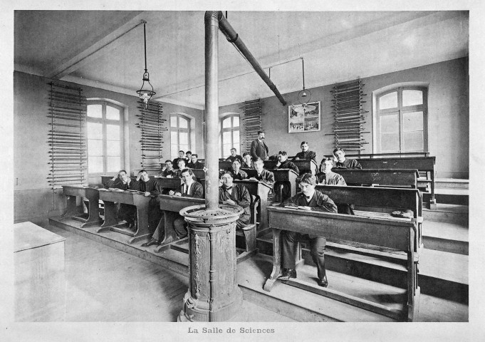 Valence.- La salle de science de l'École Normale d'instituteurs.