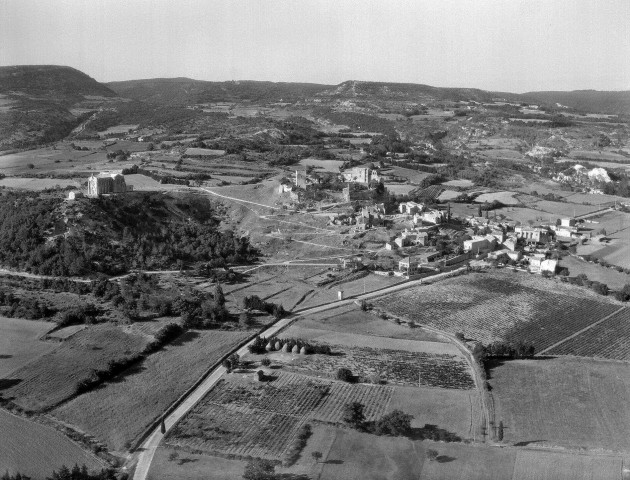 Roussas.- Vue aérienne du village.