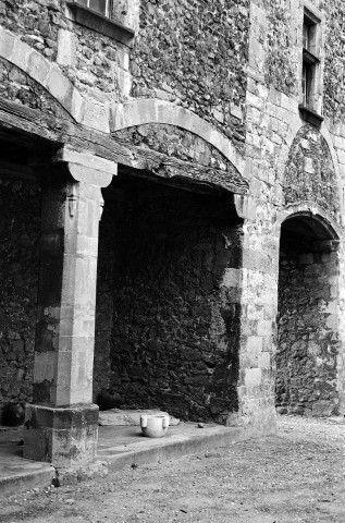 Saint-Vallier. - La façade nord côté cour du château.