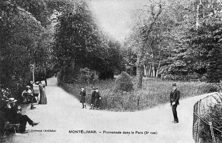 Montélimar.- Promenade au parc public.