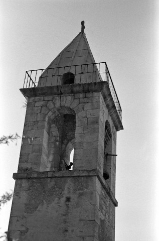 Montbrun-les-Bains. - Face nord du clocher de l'église Notre-Dame.