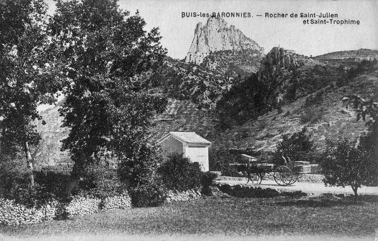 Buis-les-Baronnies.- Le rocher Saint-Julien et Saint-Trophime.