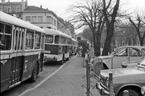 Valence.- L'abri de bus avenue du Champ de Mars.