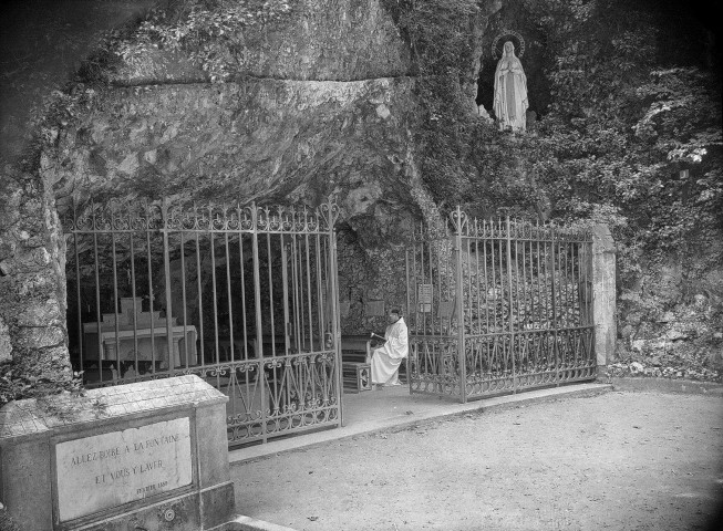 Montjoyer. - La grotte de Lourdes à l'abbaye Notre Dame d'Aiguebelle.