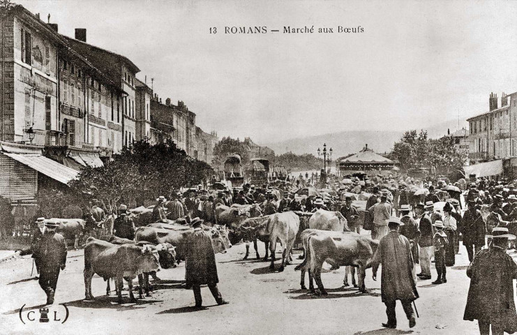 Romans-sur-Isère.- Le marché aux bœufs, place Jean Jaurès.