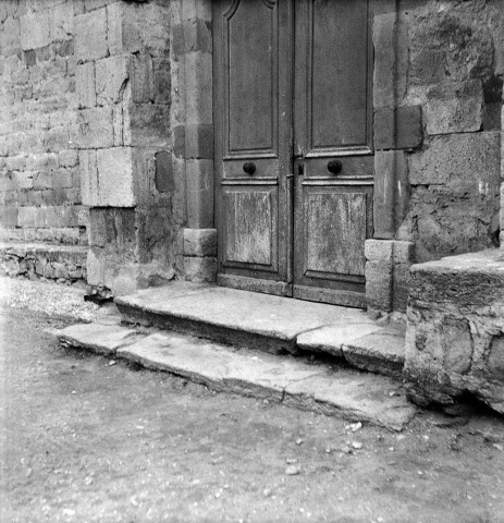 Beaumont-lès-Valence. - Porte latérale de l'église temple.