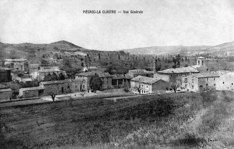 Piégros-la-Clastre.- Vue du village.