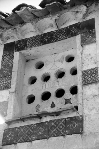 Bénivay-Ollon.- Le pigeonnier de la ferme Charasse.