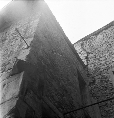 Saint-Donat-sur-l'Herbasse. - Détail du cloître de la collégiale.