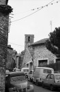 Chamaret.- Les abords de l'église Saint Barthélémy.