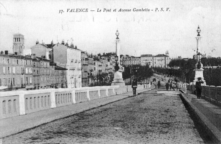 L'avenue Gambetta vue du pont.