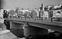 Montélimar. - Le pont de la Libération sur la rivière le Roubion.