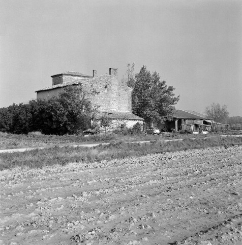 Étoile-sur-Rhône.- La ferme Dorne hameau les Josserands.