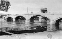 Valence.- Le pont de pierre sur le Rhône et derrière le pont suspendu (1830-1907).