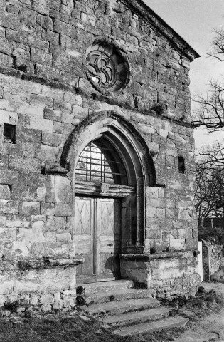 Claveyson.- Le porche de la chapelle Saint-Andéol.