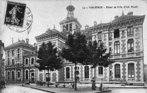 La mairie vue de la rue Madier-de-Montjau.