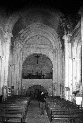 Saint-Restitut. - La nef de l'église Saint-Restitut.