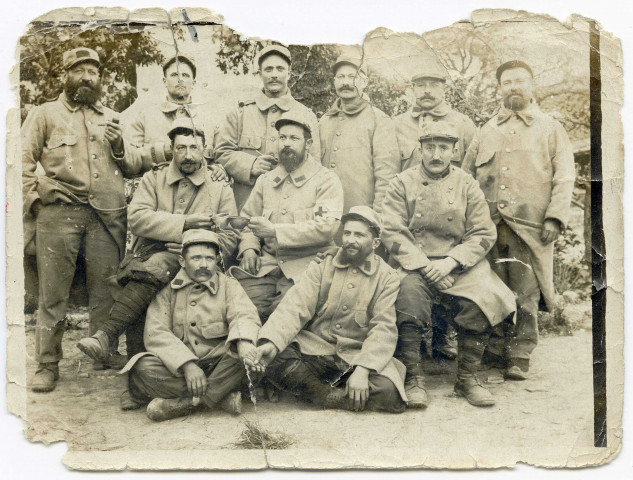 Groupe de soldats.