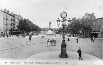 Valence.- Les rails du tramway Valence Chabeuil passant sur l'actuelle place du général Leclerc, la ligne a été mise en service fin 1894.